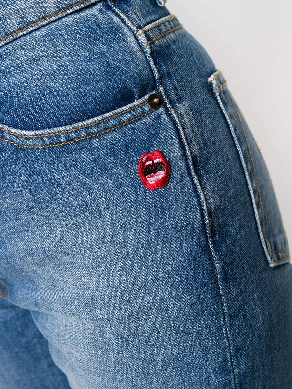 Acheter 🎁 Marc Jacobs Jean droit à détail de patch 👖 jeans droits femme 🤩 5 Marc Jacobs jean droit à détail de patch
