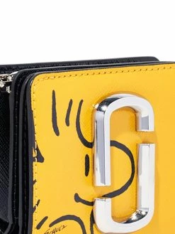 De gros 🔥 Marc Jacobs Mini portefeuille The Snapshot Peanuts portefeuilles & porte-monnaie femme ✨ 6 Marc Jacobs mini portefeuille The Snapshot Peanuts